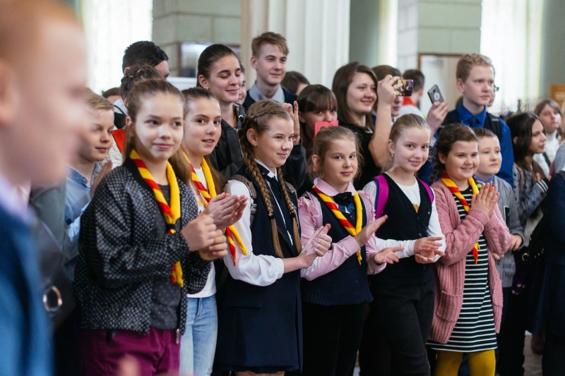 Детские и молодежные общественные объединения Волгоградской области готовятся к Выставке программ профильных лагерей.